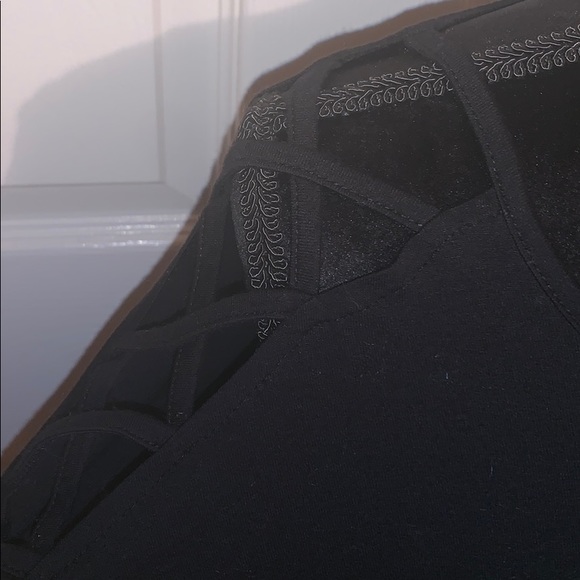 Black VENUS Cutout High Low Top - Picture 7 of 9